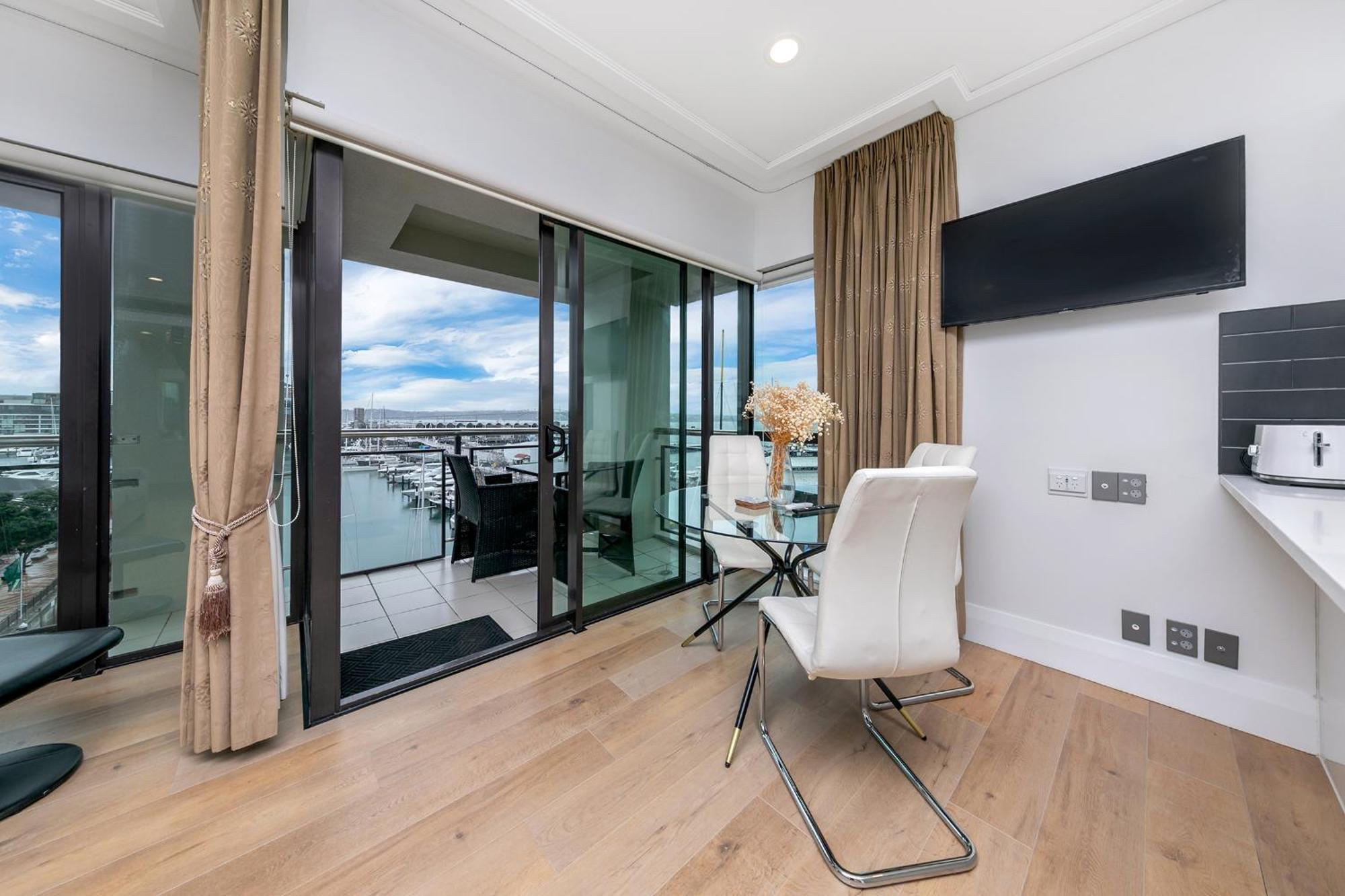 Exquisite Sun Soaked Corner Apartment 오클랜드 외부 사진